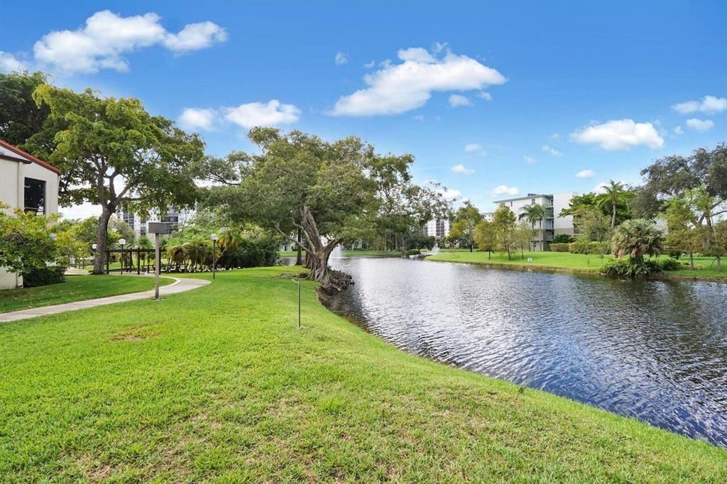 2334 S Cypress Bend Dr, Unit 308, Pompano Beach, FL 33069 Photo