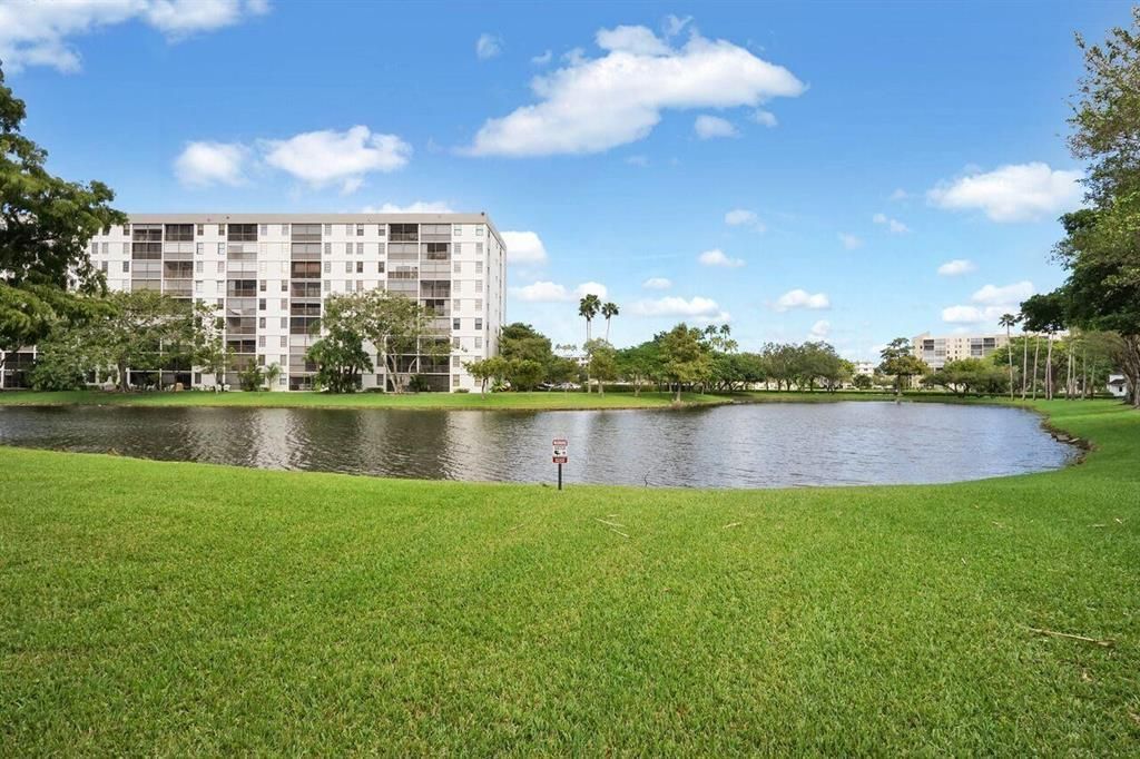 2334 S Cypress Bend Dr, Unit 308, Pompano Beach, FL 33069 Photo