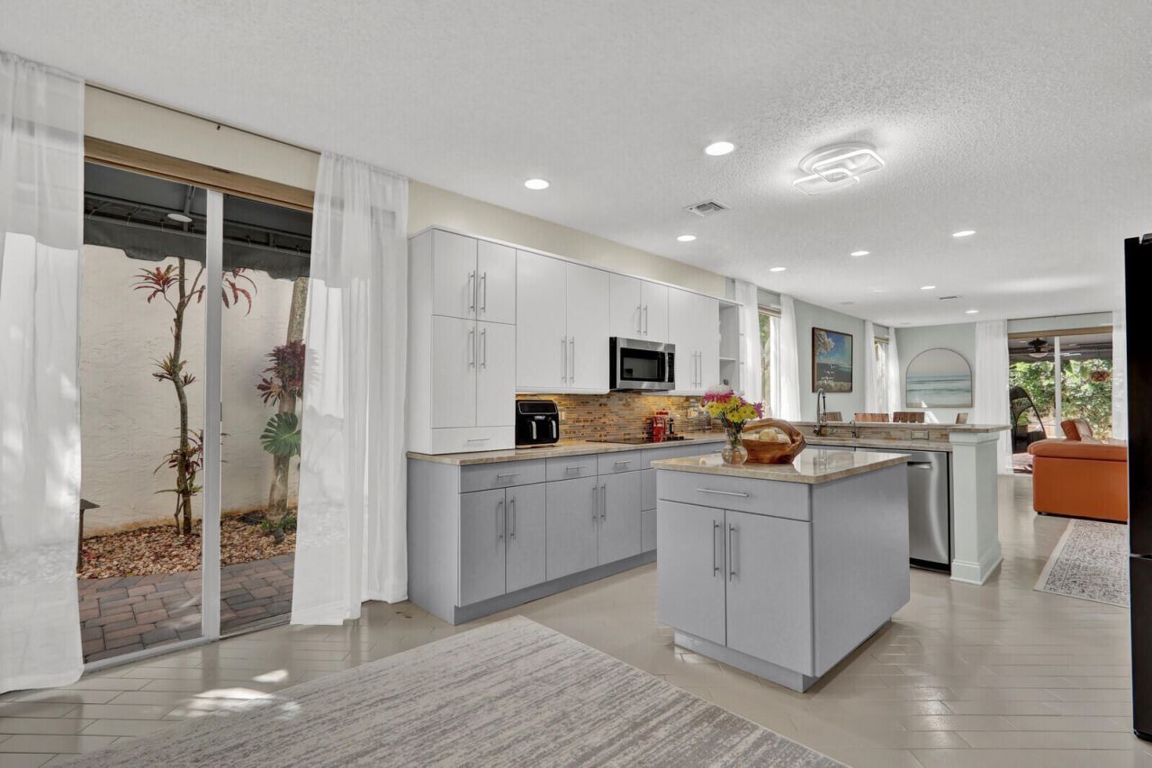 2063 Cezanne Road, West Palm Beach, FL 33409 Photo