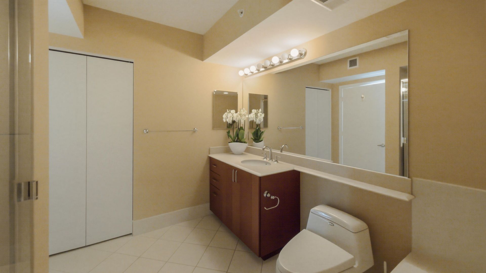 401 SW 4th Avenue, Unit 402, Fort Lauderdale, FL 33315 Photo