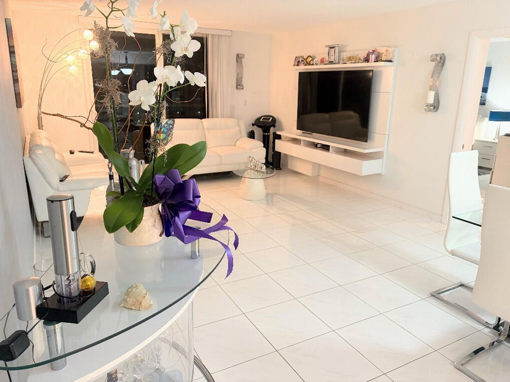 1904 S Ocean Drive, Unit 1107, Hallandale Beach, FL 33009 Photo