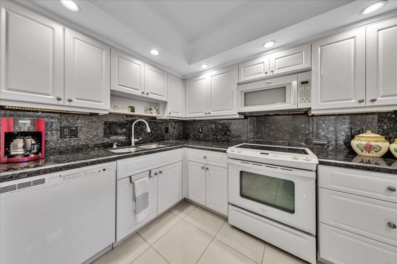 804 Cypress Grove Lane, Unit 302, Pompano Beach, FL 33069 Photo