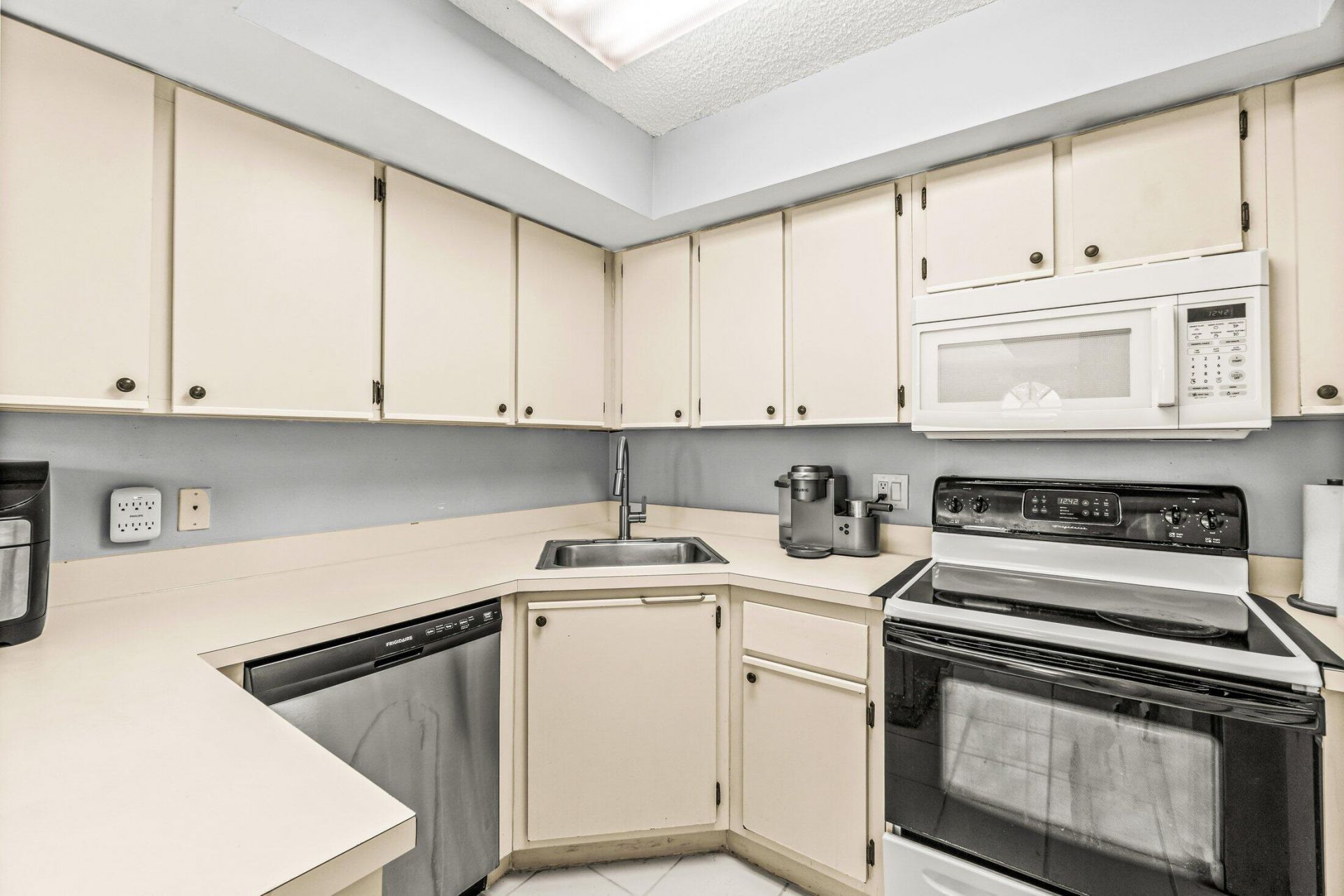 3900 Village Drive, Unit D, Delray Beach, FL 33445 Photo