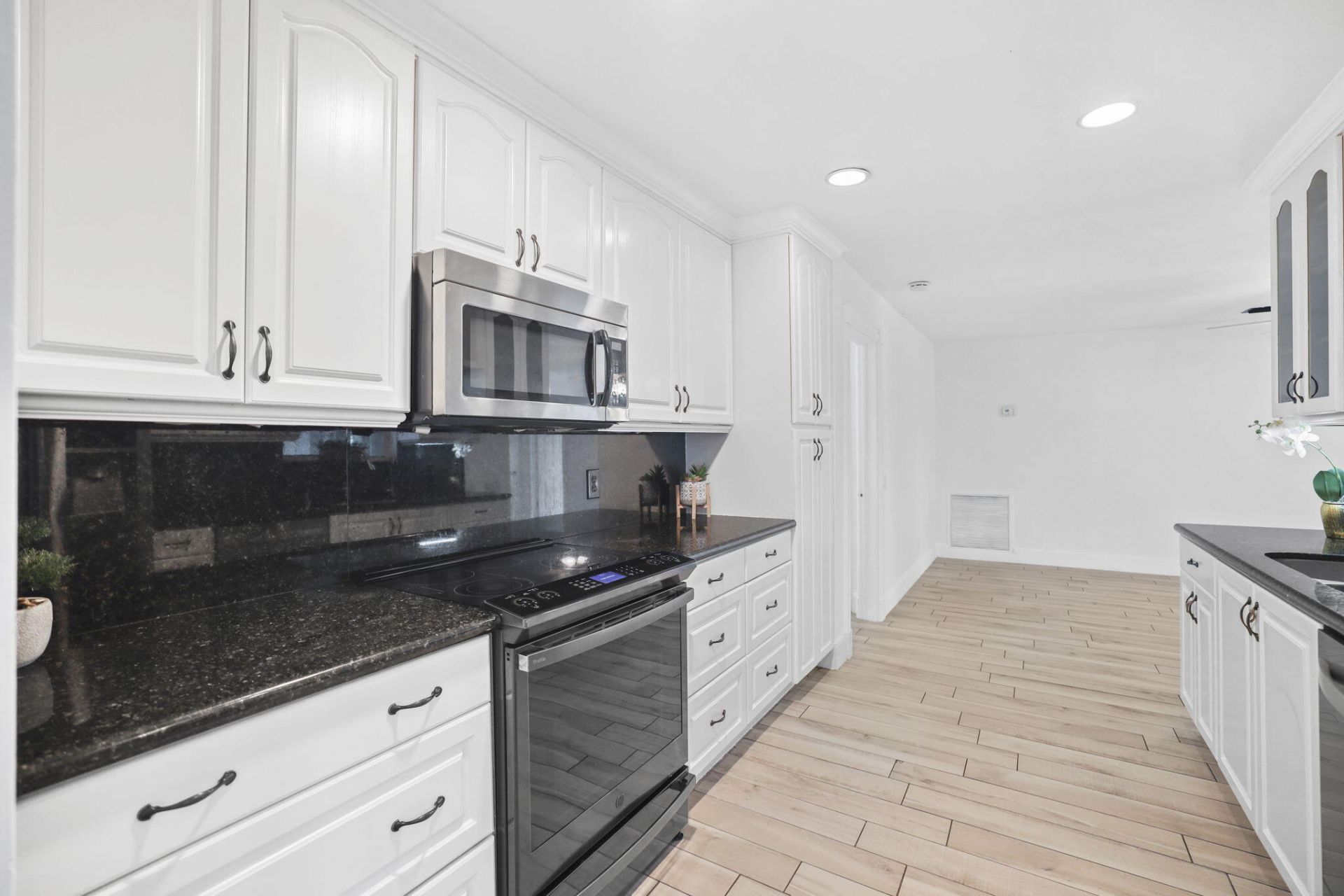 1667 39th Street, West Palm Beach, FL 33407 Photo