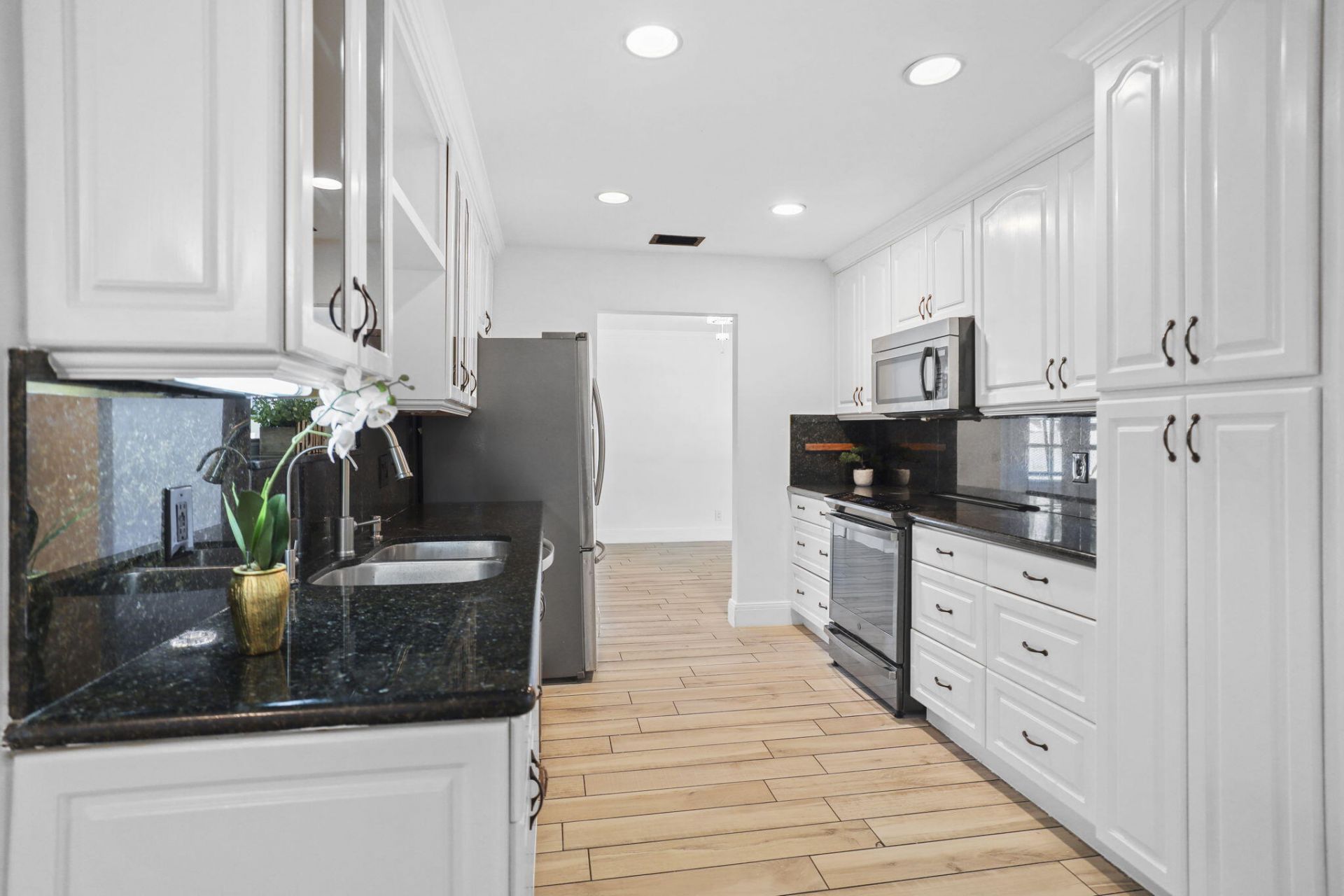 1667 39th Street, West Palm Beach, FL 33407 Photo