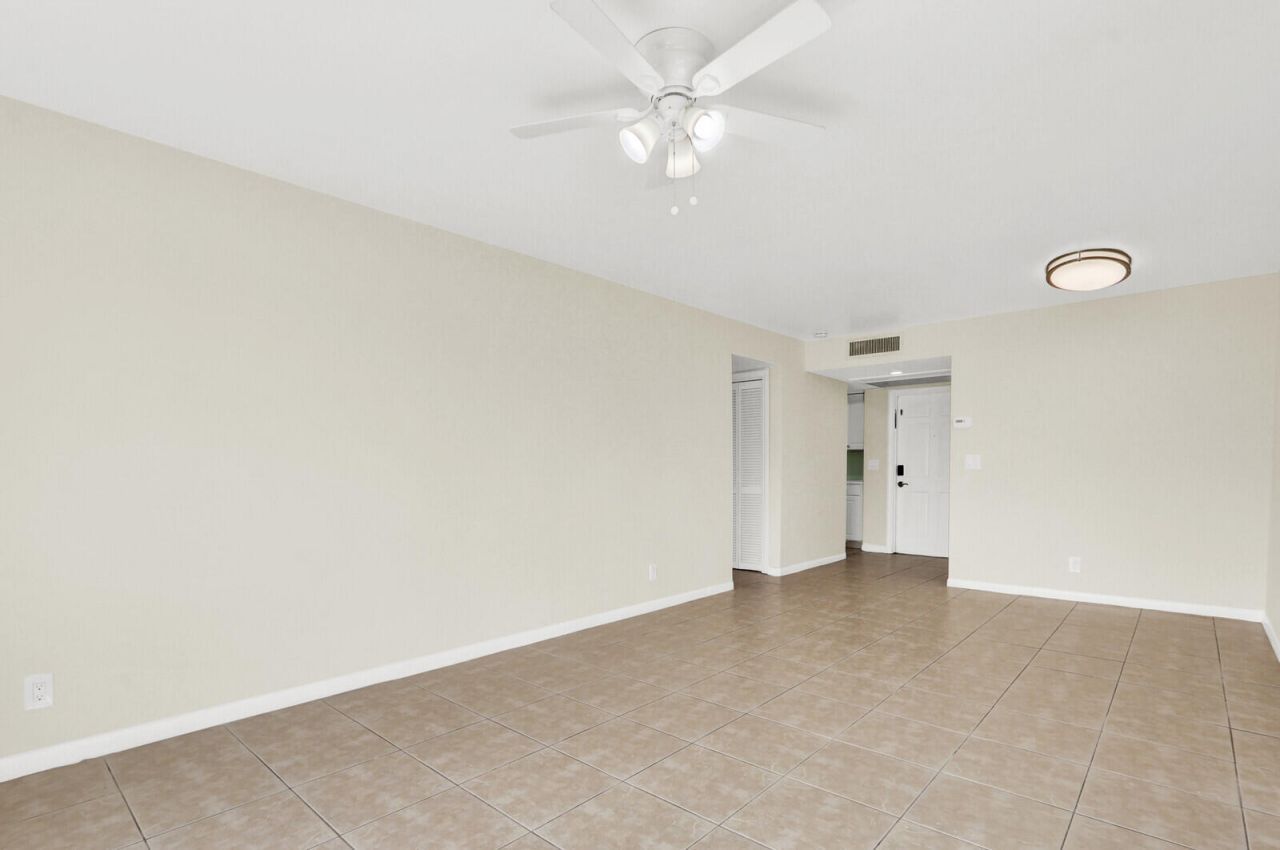10249 N Military Trail, Unit Apt 201, Palm Beach Gardens, FL 33410 Photo