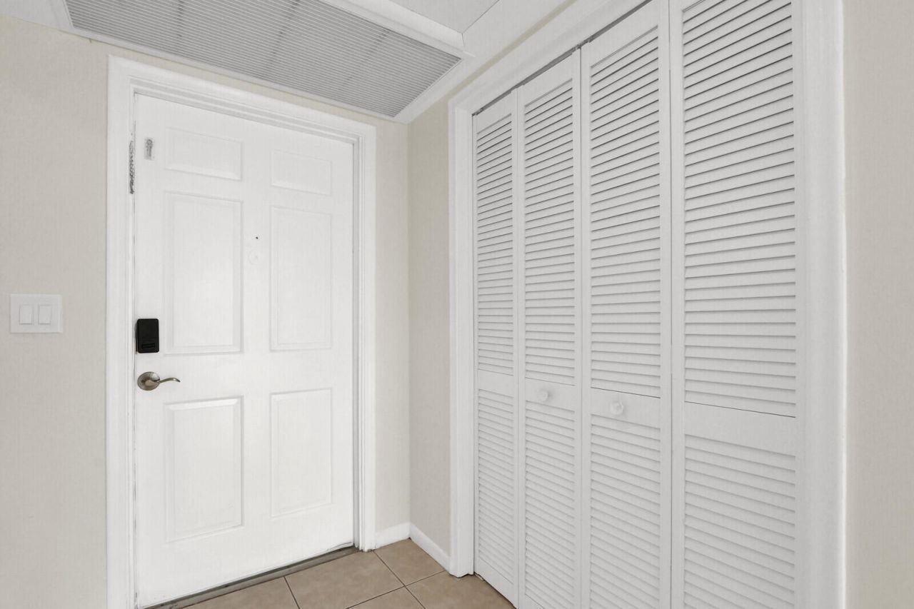 10249 N Military Trail, Unit Apt 201, Palm Beach Gardens, FL 33410 Photo