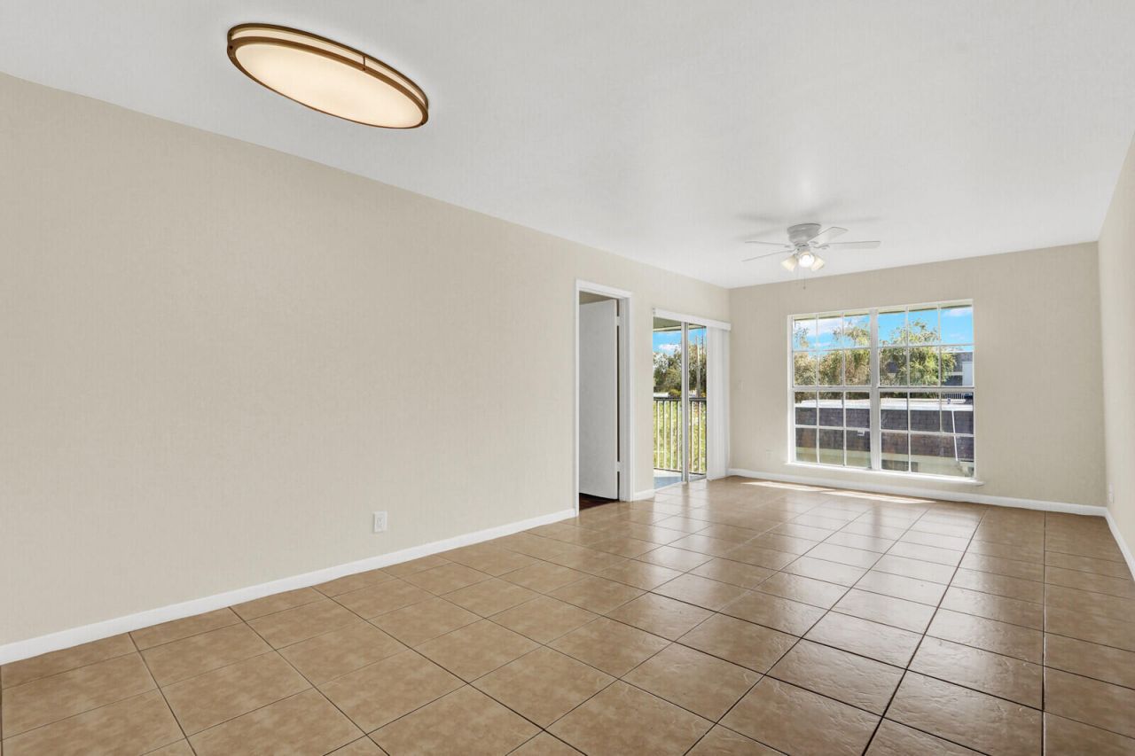 10249 N Military Trail, Unit Apt 201, Palm Beach Gardens, FL 33410 Photo