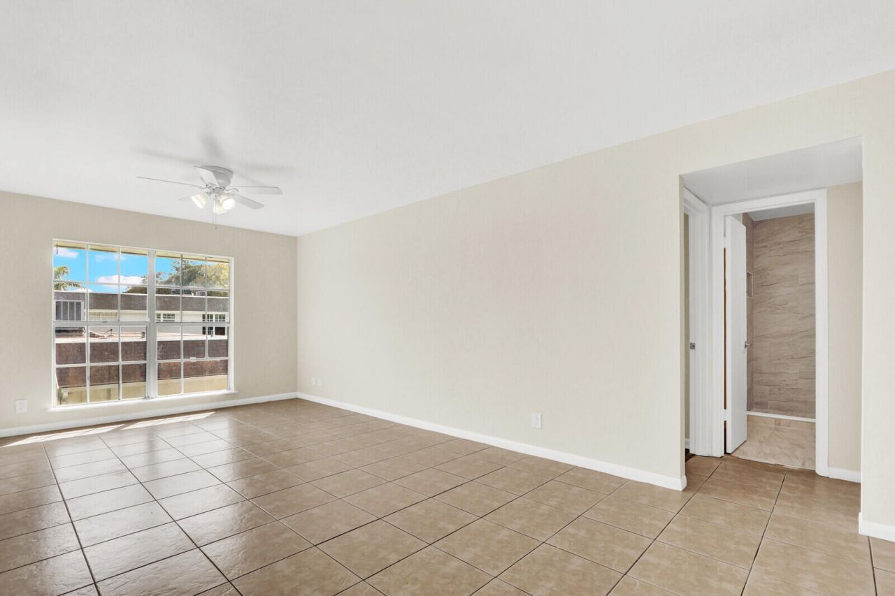 10249 N Military Trail, Unit Apt 201, Palm Beach Gardens, FL 33410 Photo