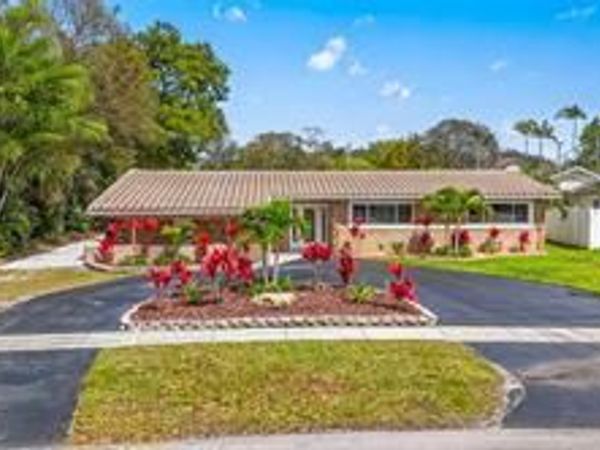 5581 SW 13th St, Plantation, FL 33317