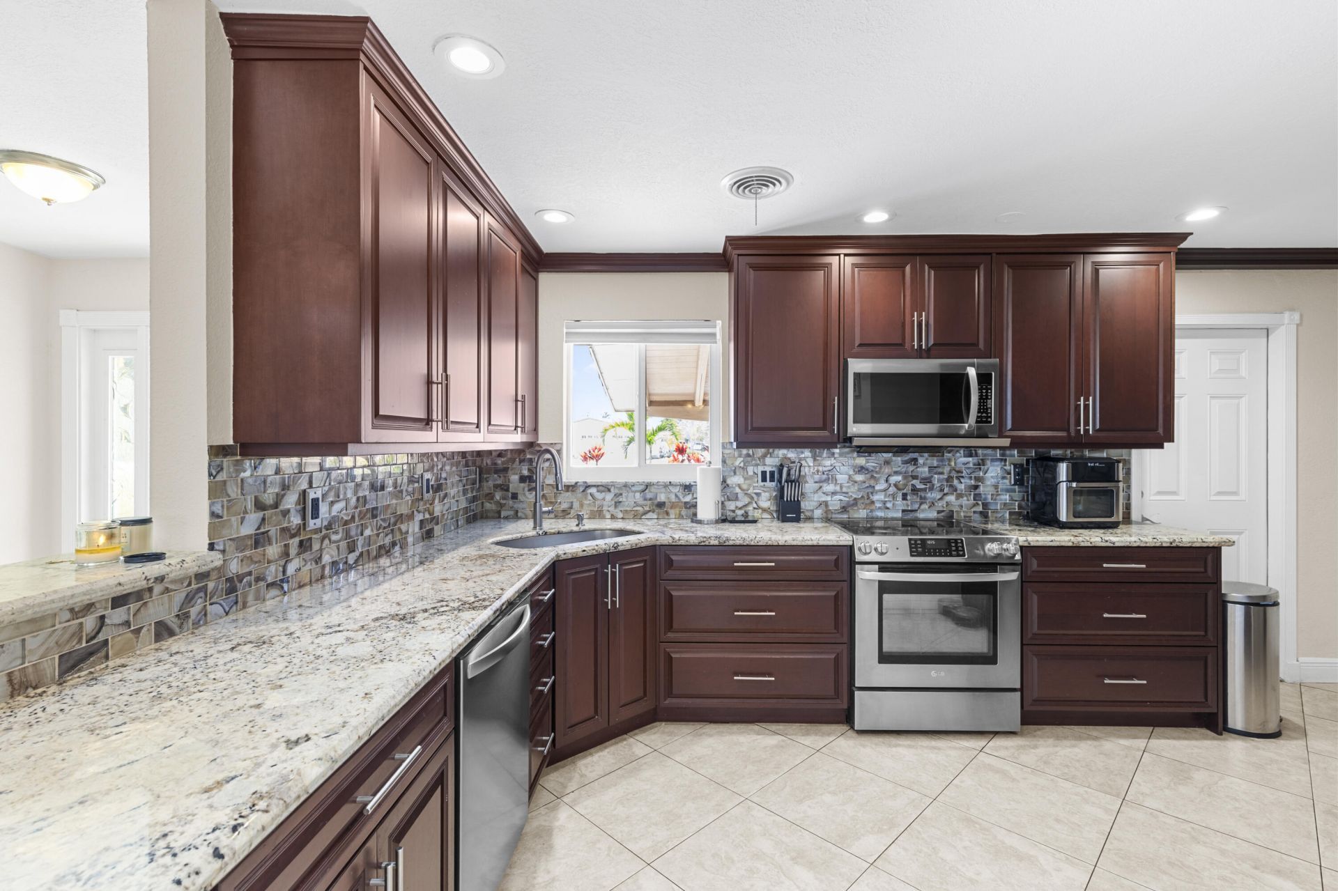 5581 SW 13th Street, Plantation, FL 33317 Photo