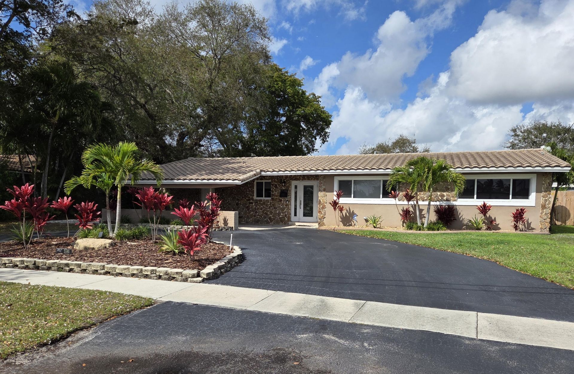 5581 SW 13th Street, Plantation, FL 33317 Photo