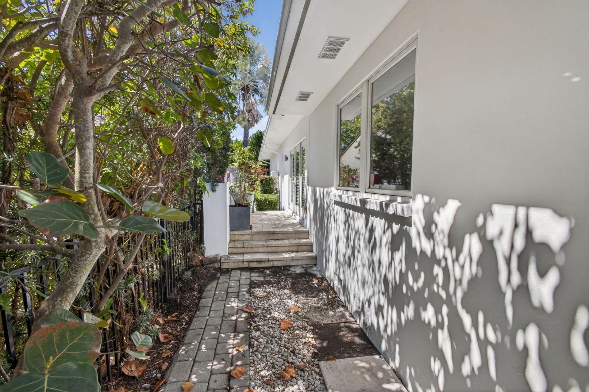 610 N Lakeside Drive, Lake Worth Beach, FL 33460 Photo