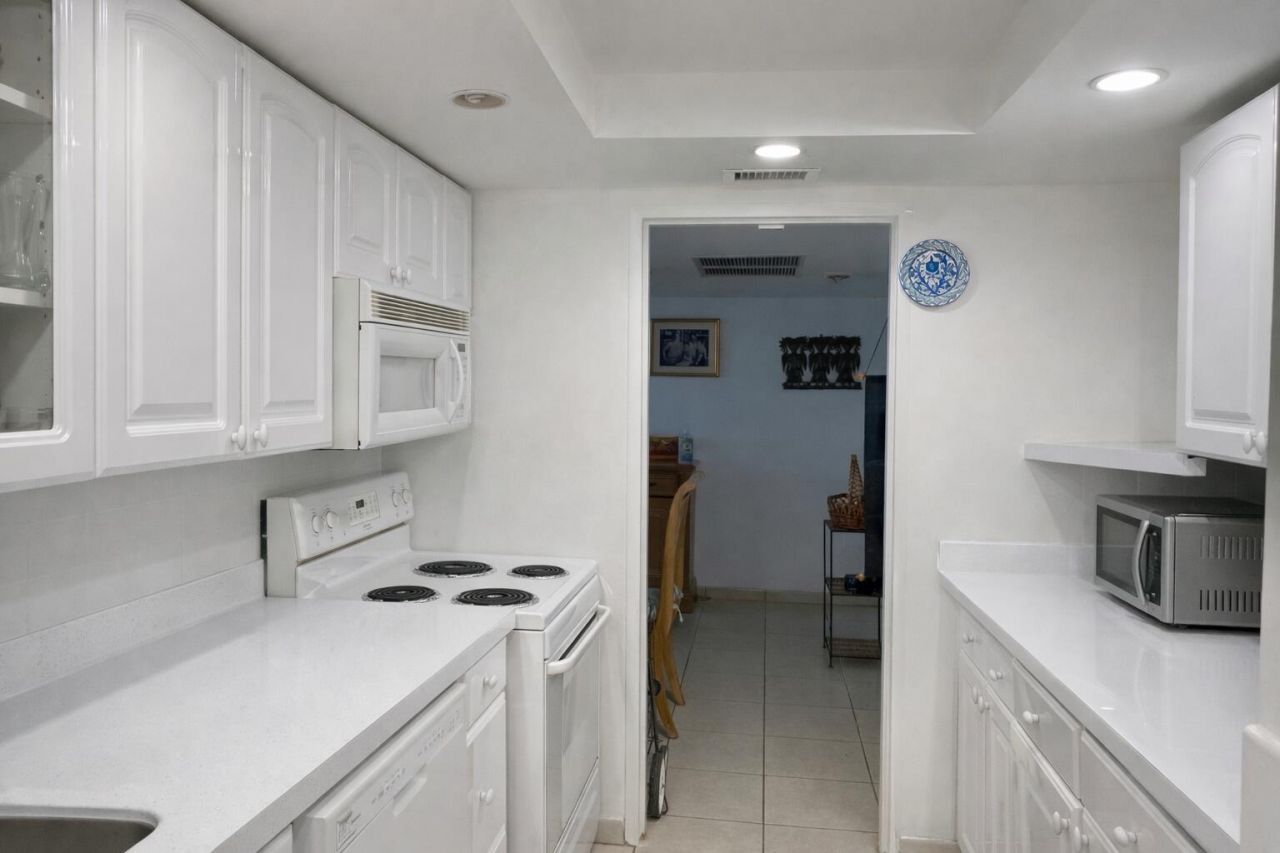 5401 Collins Avenue, Unit 1516, Miami Beach, FL 33140 Photo