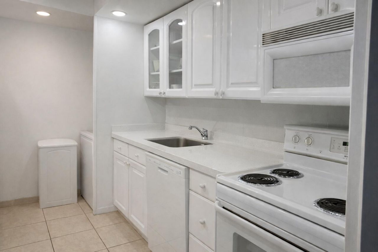 5401 Collins Avenue, Unit 1516, Miami Beach, FL 33140 Photo