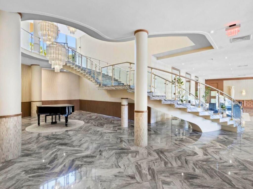 5401 Collins Ave, Unit 1516, Miami Beach, FL 33140 Photo