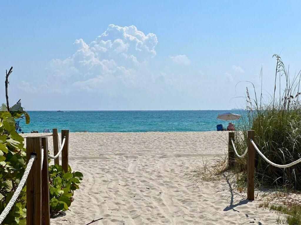 5401 Collins Ave, Unit 1516, Miami Beach, FL 33140 Photo