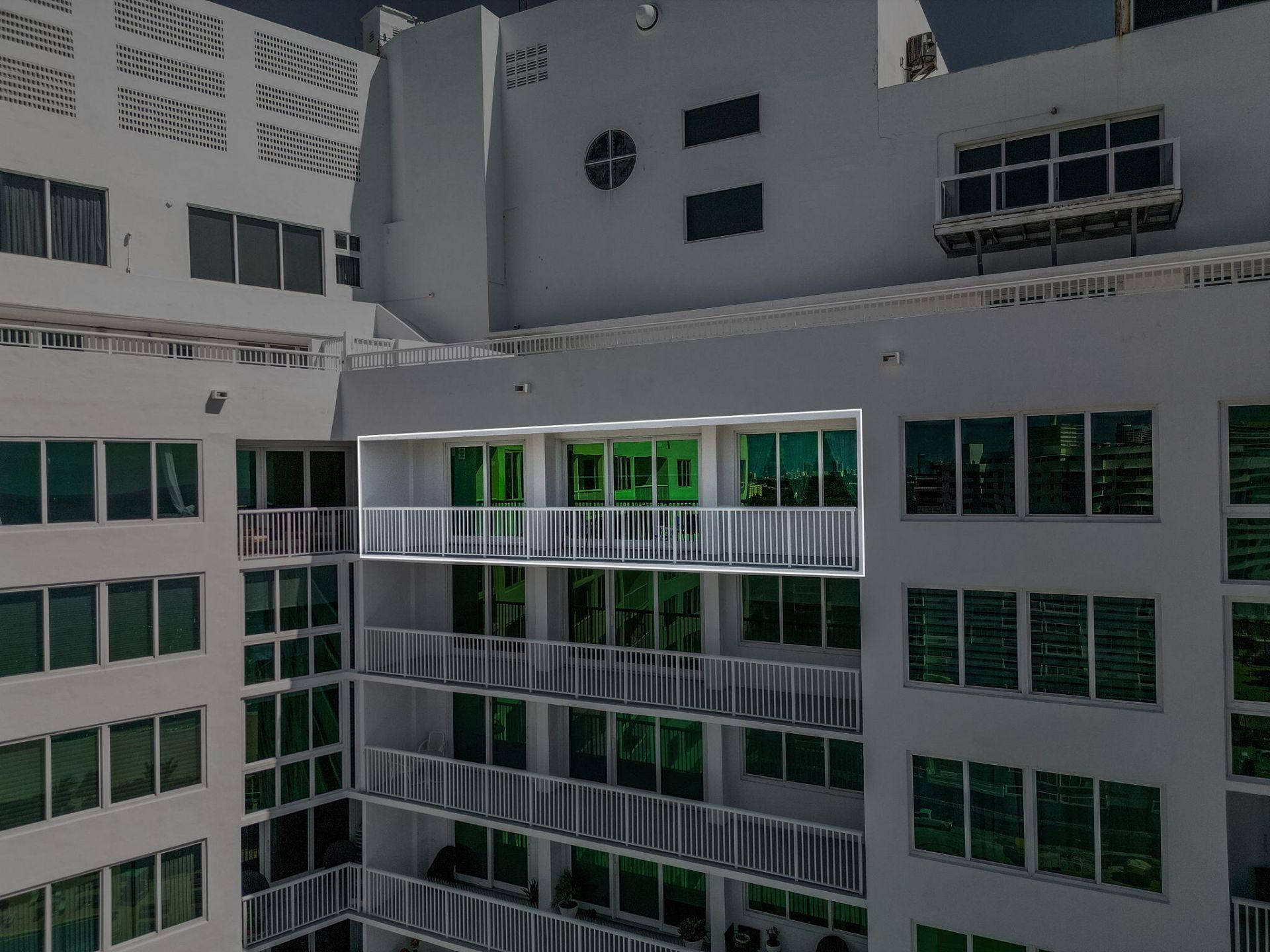 5401 Collins Ave, Unit 1516, Miami Beach, FL 33140 Photo