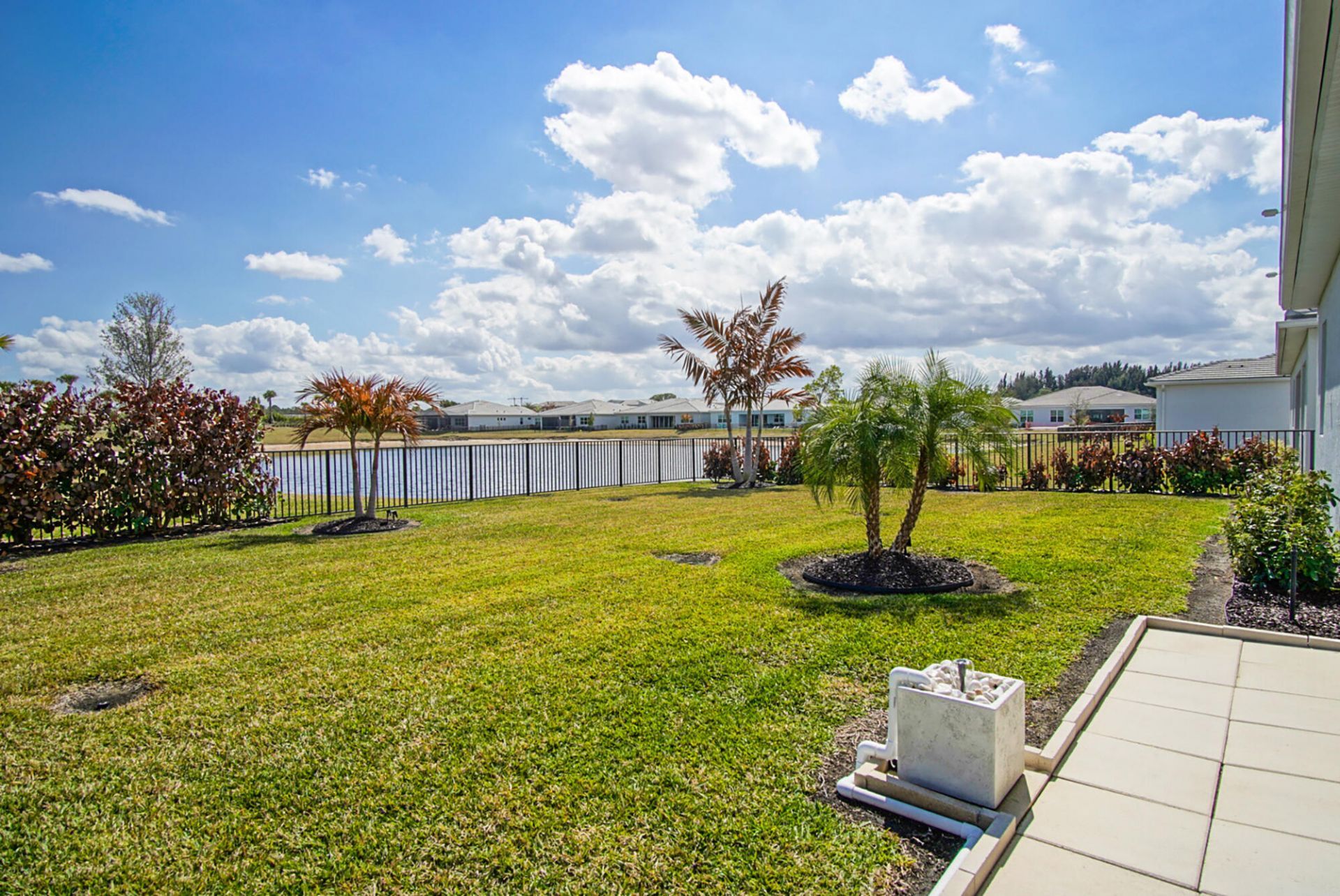 10639 Vineyard Drive, Port Saint Lucie, FL 34987 Photo