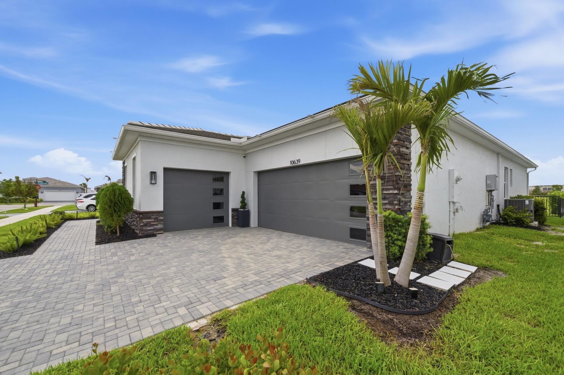10639 Vineyard Drive, Port Saint Lucie, FL 34987 Photo