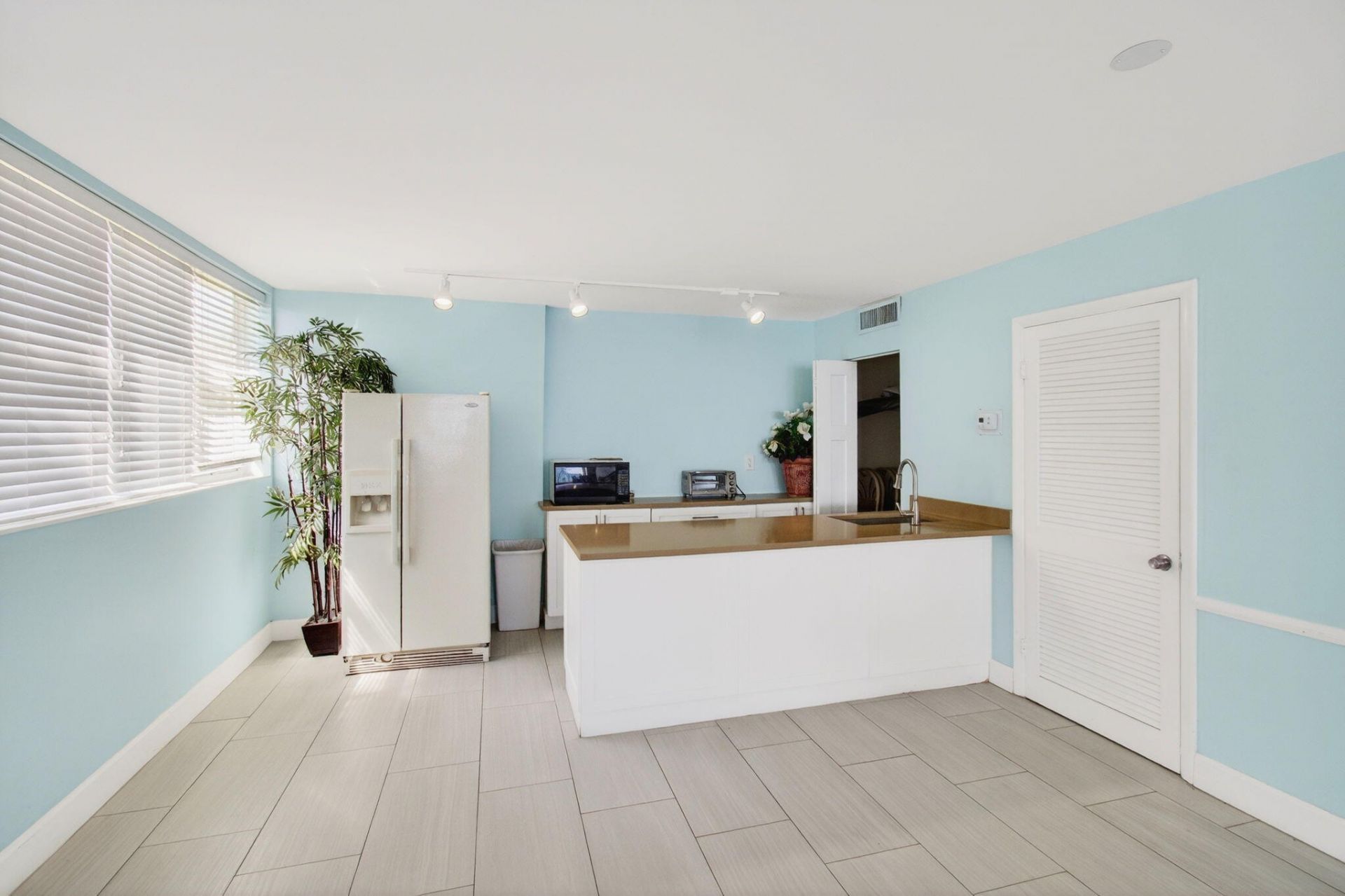 1239 Hillsboro Mile, Unit 403, Hillsboro Beach, FL 33062 Photo