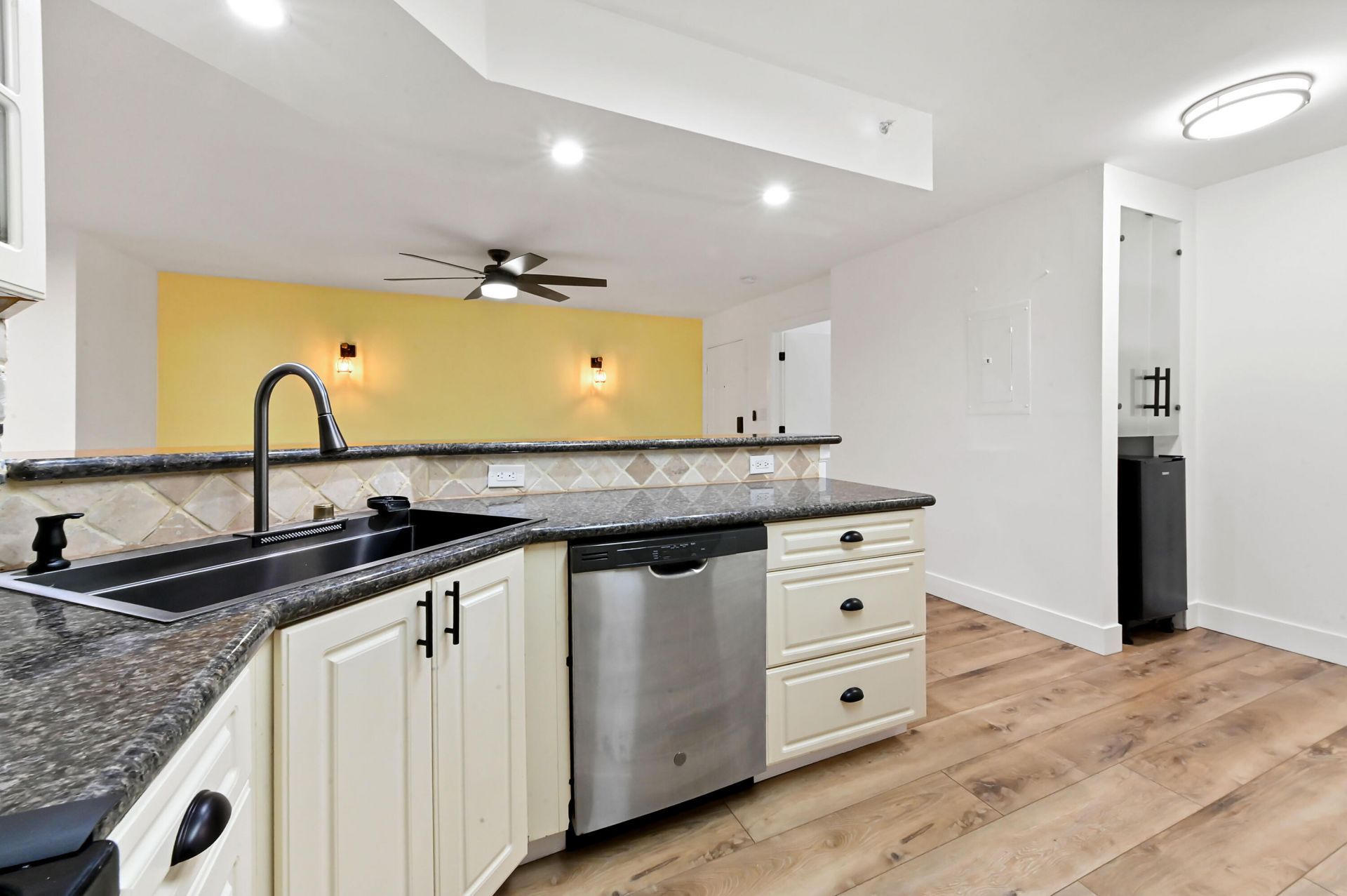 200 Scotia Drive, Unit 202, Hypoluxo, FL 33462 Photo