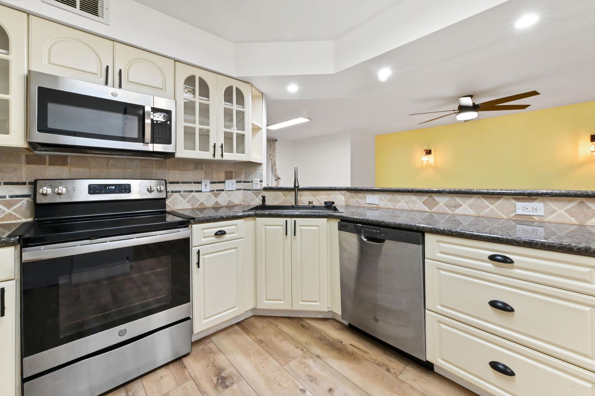 200 Scotia Drive, Unit 202, Hypoluxo, FL 33462 Photo