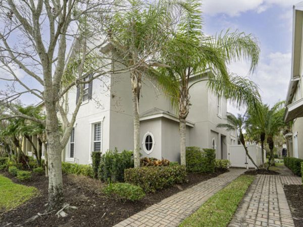 10487 SW Westlawn Boulevard, Port St. Lucie, FL 34987