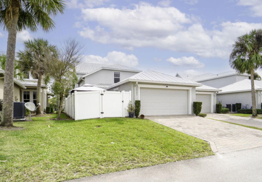 10487 SW Westlawn Boulevard, Port Saint Lucie, FL 34987 Photo