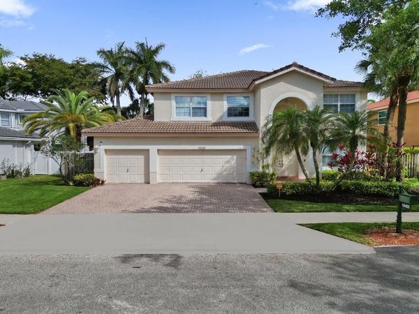 16405 Diamond Head Dr, Weston, FL 33331