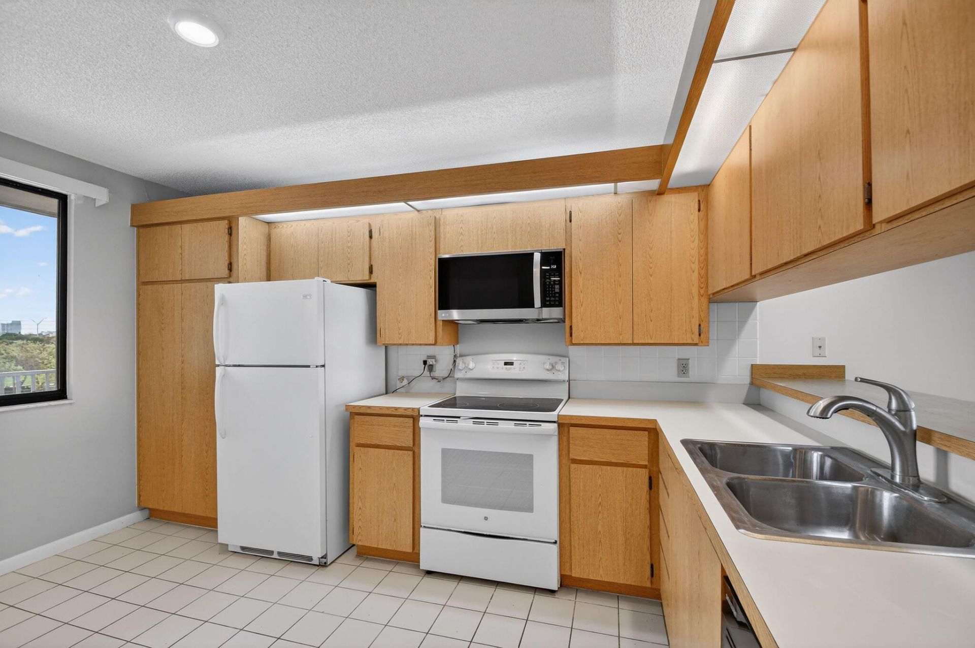 2421 Village Boulevard, Unit 406, West Palm Beach, FL 33409 Photo