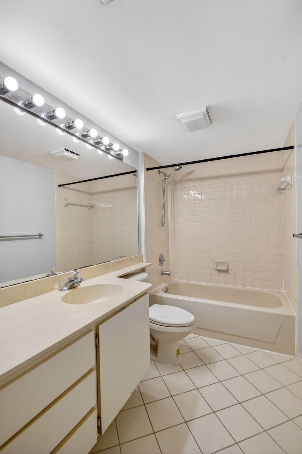 2421 Village Boulevard, Unit 406, West Palm Beach, FL 33409 Photo