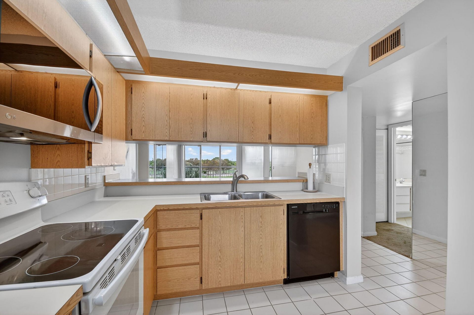 2421 Village Boulevard, Unit 406, West Palm Beach, FL 33409 Photo