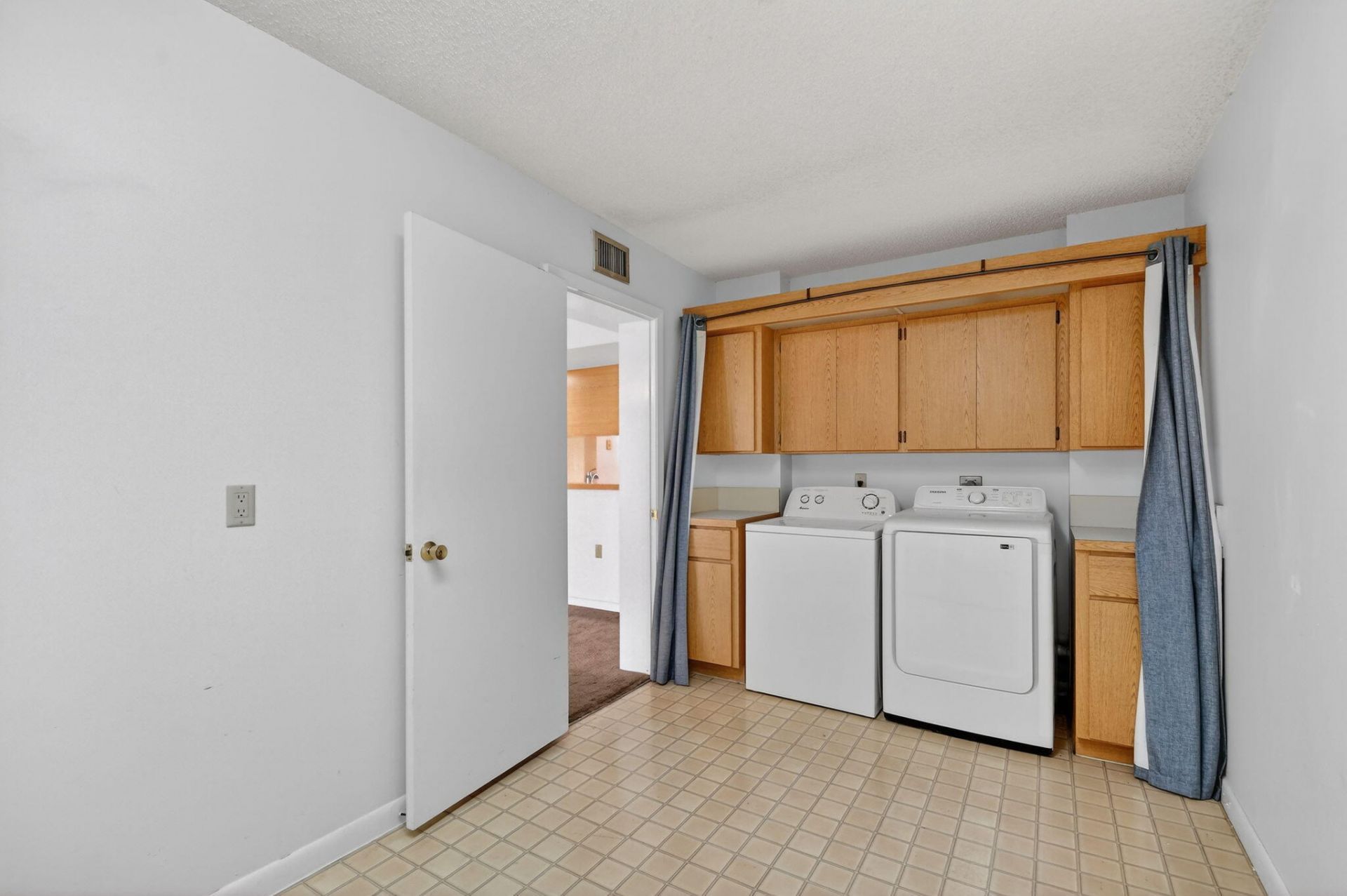 2421 Village Boulevard, Unit 406, West Palm Beach, FL 33409 Photo
