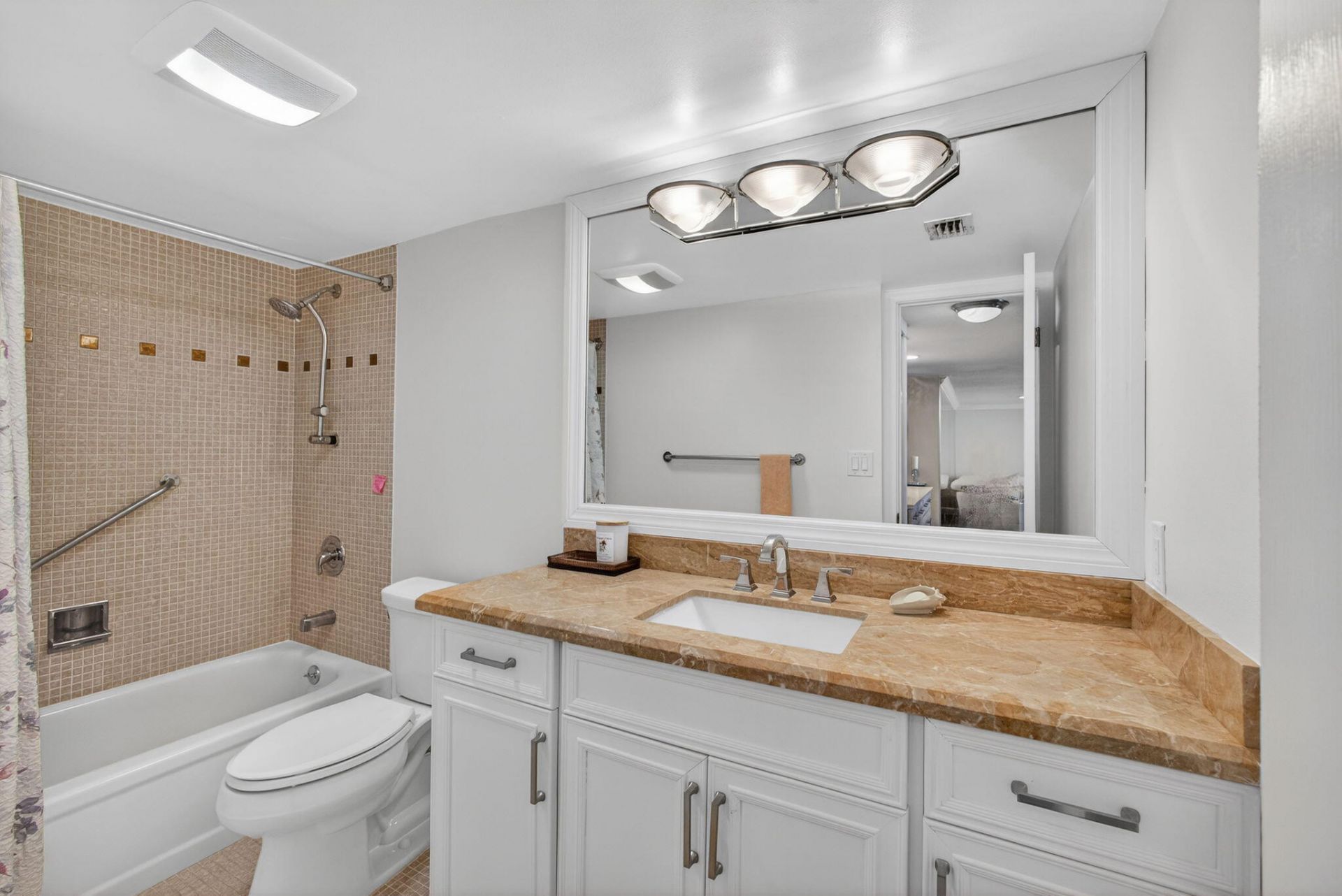 4200 N Ocean Drive, Unit 2-1706, Riviera Beach, FL 33404 Photo