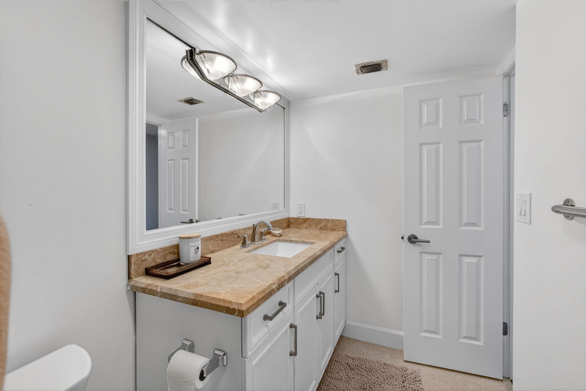 4200 N Ocean Drive, Unit 2-1706, Riviera Beach, FL 33404 Photo