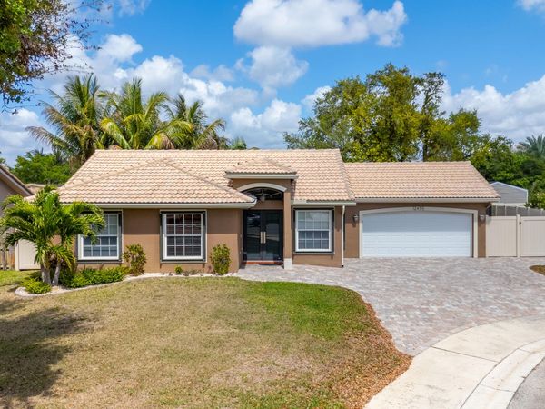 12455 SW 7th Place, Davie, FL 33325