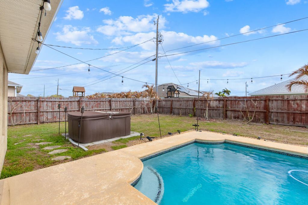 4633 SW Junietta Terrace, Port Saint Lucie, FL 34953 Photo