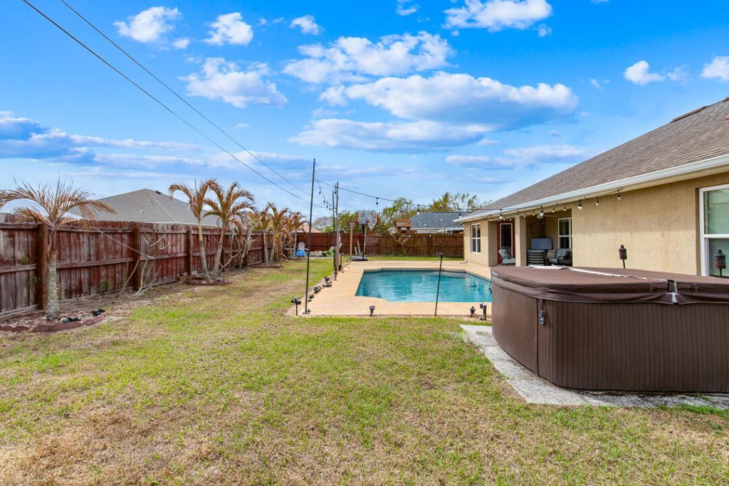 4633 SW Junietta Terrace, Port Saint Lucie, FL 34953 Photo