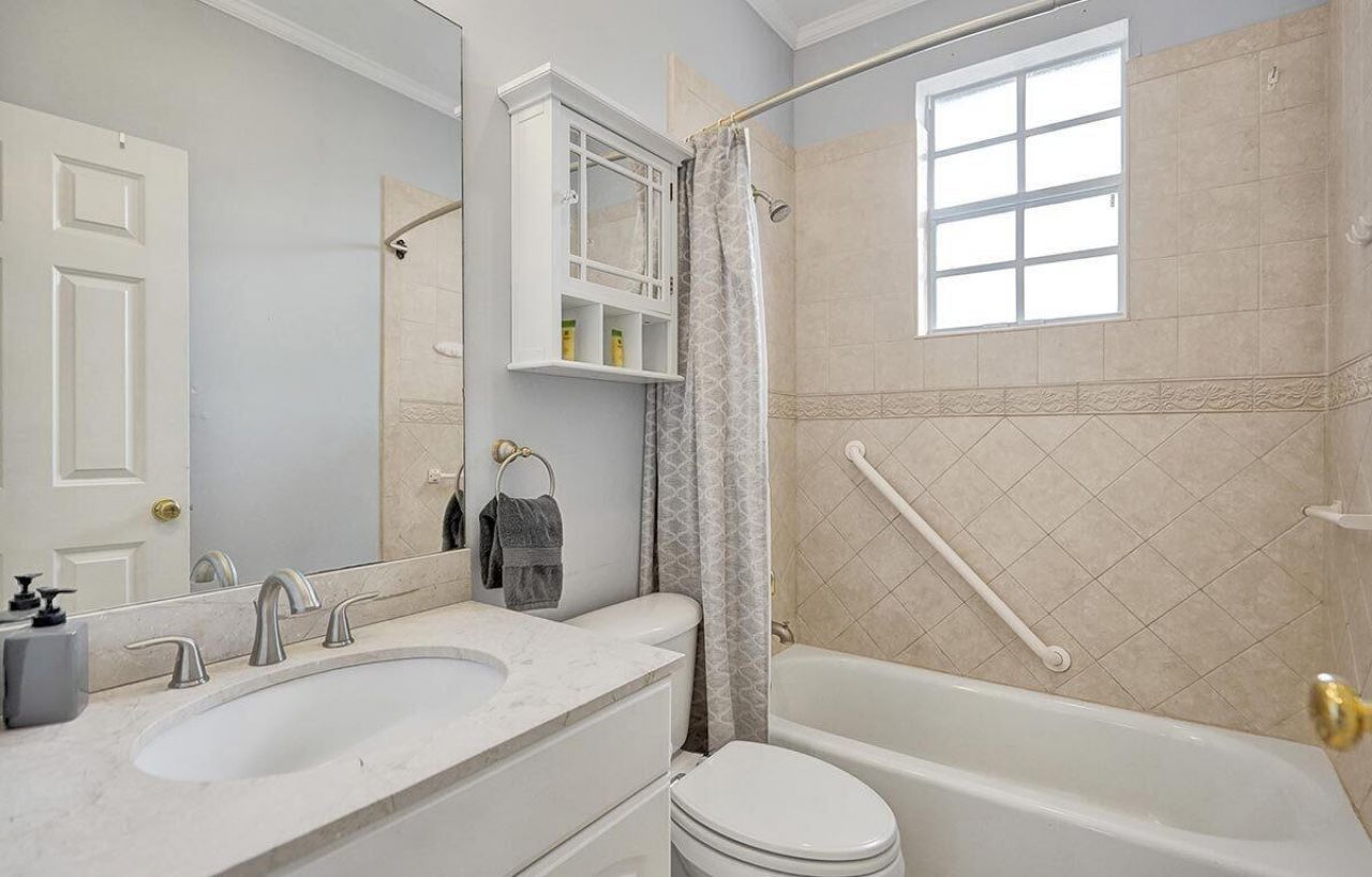 2105 SW 12th Ter, Fort Lauderdale, FL 33315 Photo