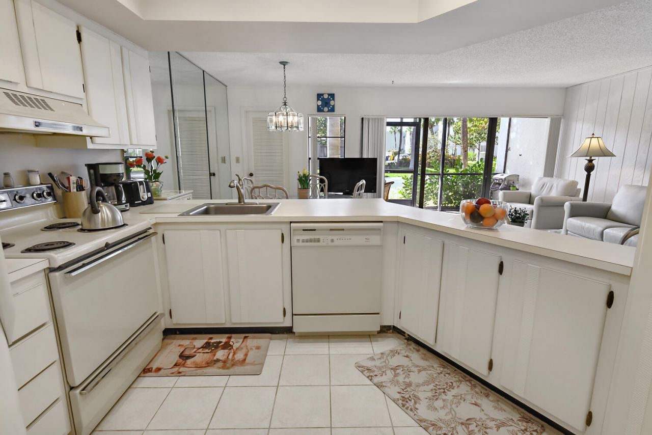1605 S Us Highway 1, Unit V6-106, Jupiter, FL 33477 Photo