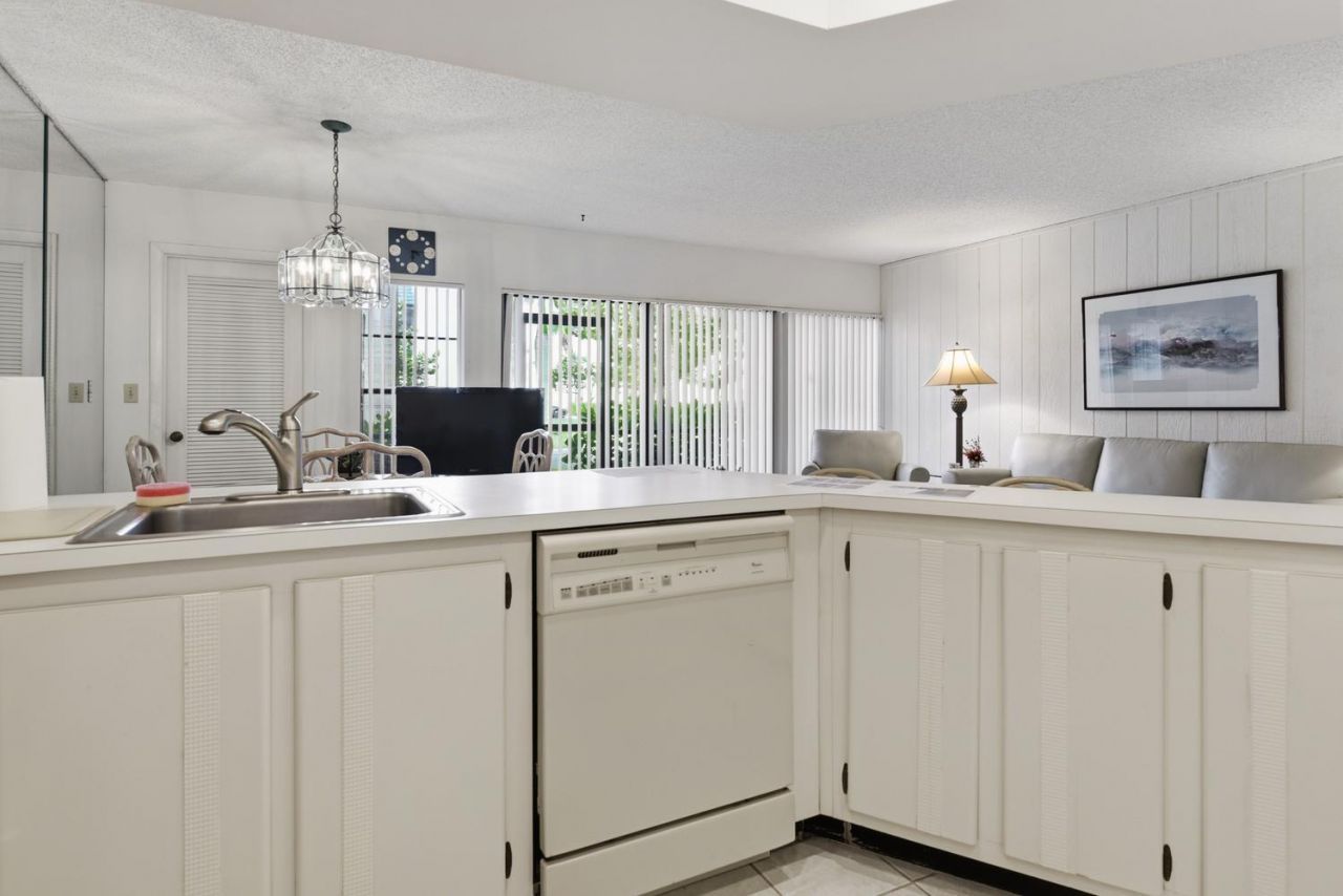 1605 S Us Highway 1, Unit V6-106, Jupiter, FL 33477 Photo
