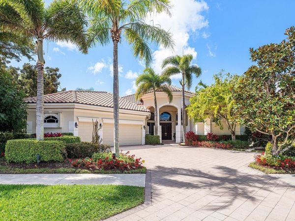 15 Somerset Dr, Palm Beach Gardens, FL 33418