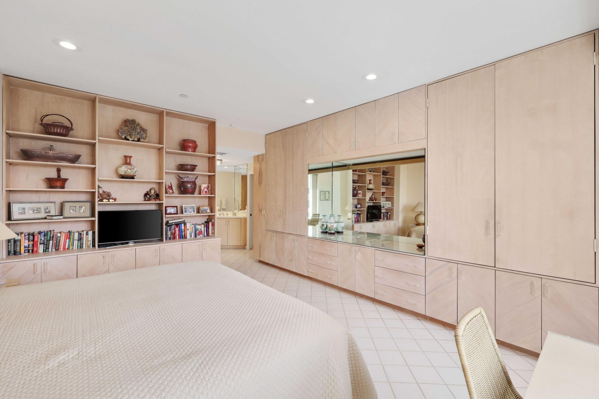 150 Bradley Place, Unit 415, Palm Beach, FL 33480 Photo