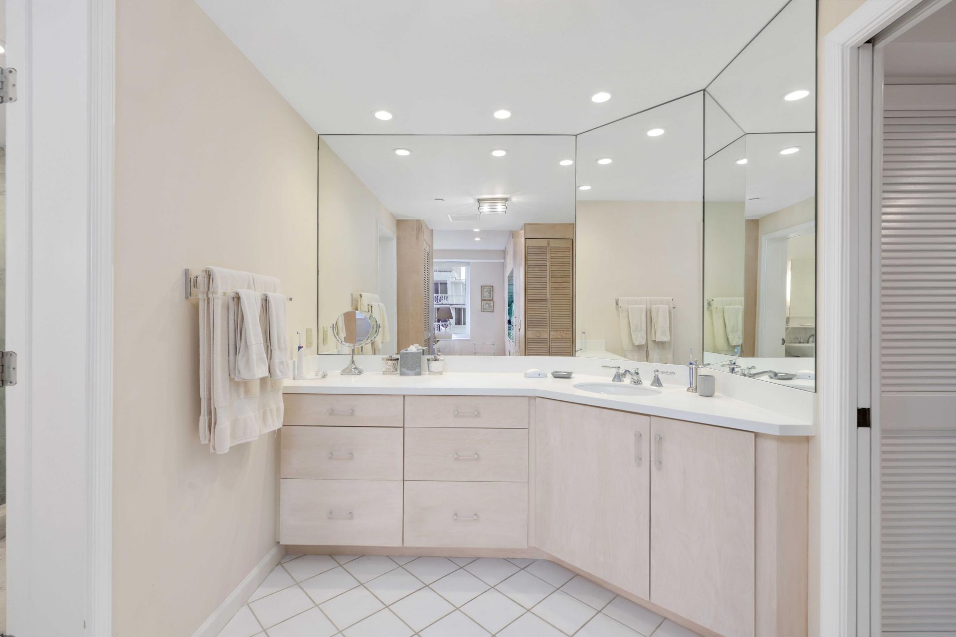 150 Bradley Place, Unit 415, Palm Beach, FL 33480 Photo