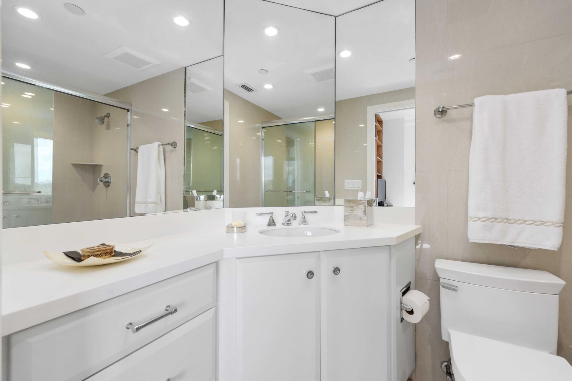 150 Bradley Place, Unit 415, Palm Beach, FL 33480 Photo