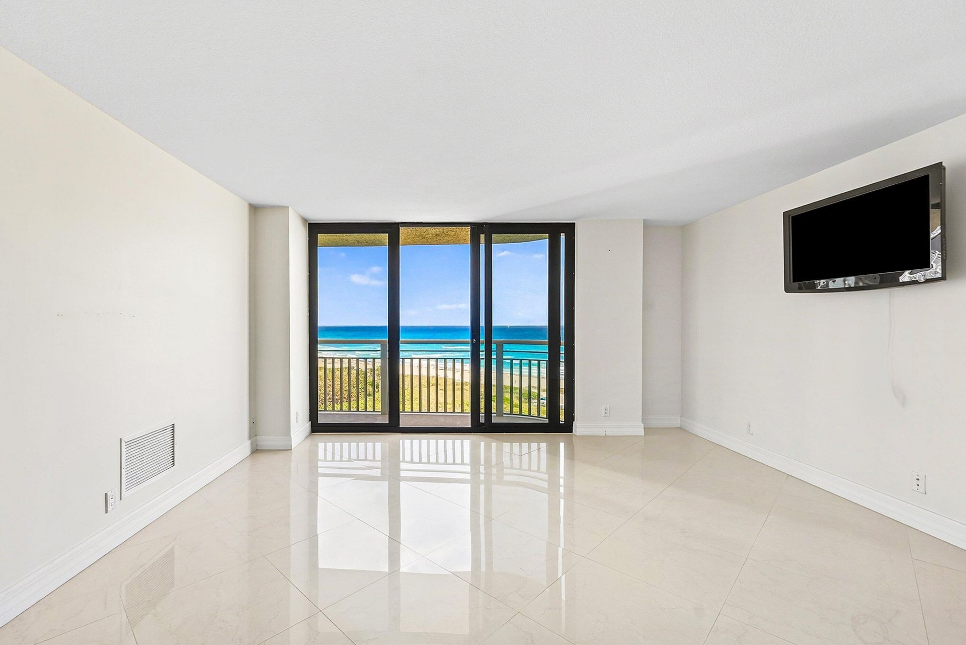 3000 N Ocean Drive, Unit 8-f, Singer Island, FL 33404 Photo