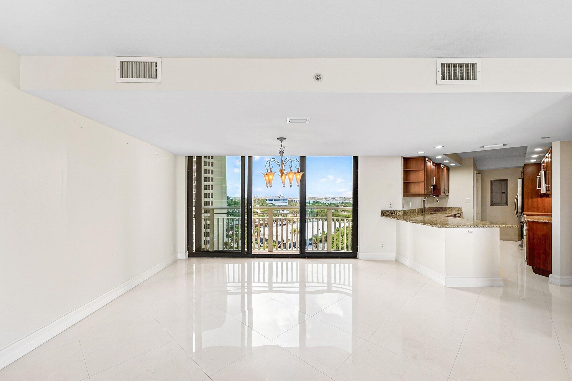 3000 N Ocean Drive, Unit 8-f, Singer Island, FL 33404 Photo