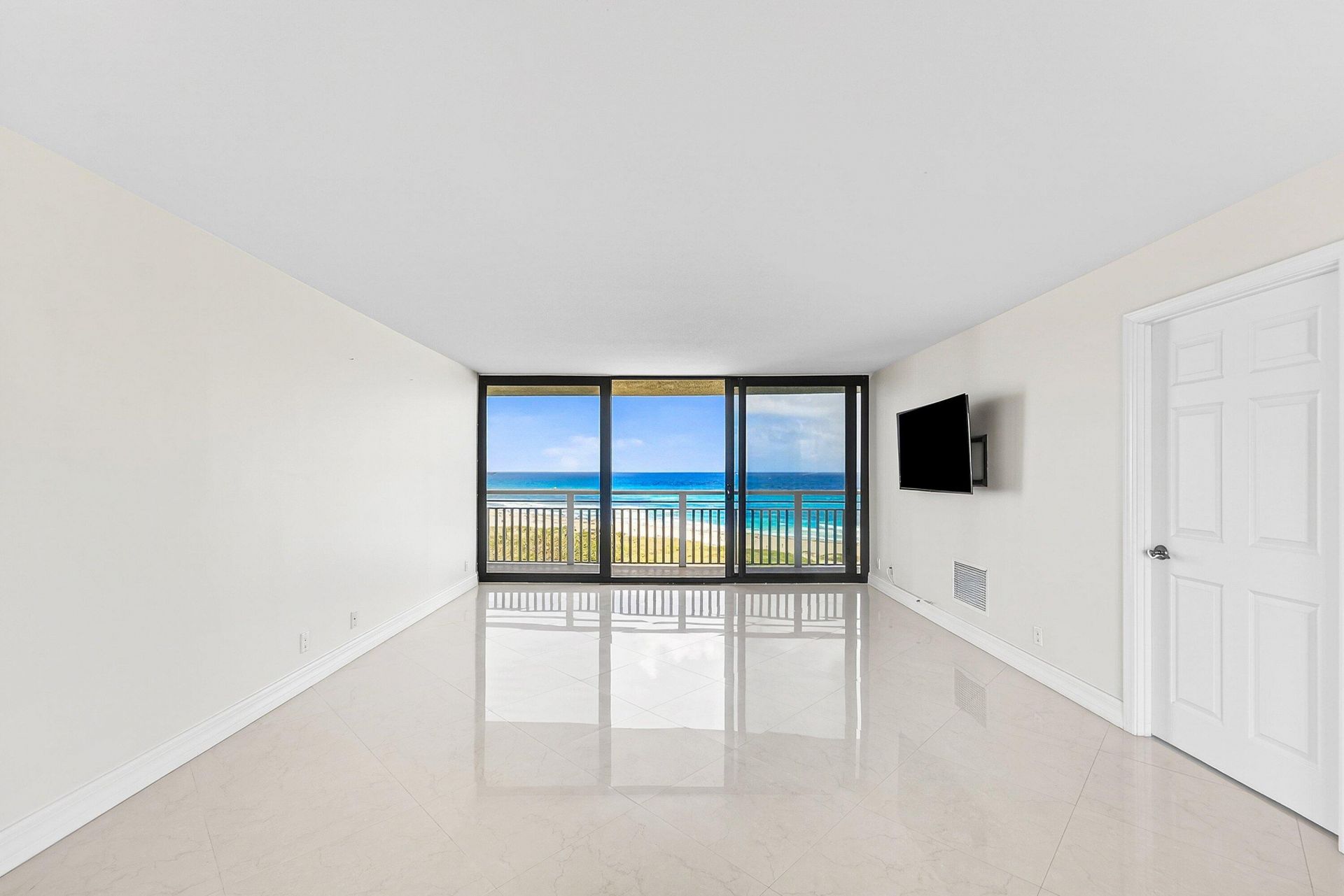 3000 N Ocean Drive, Unit 8-f, Singer Island, FL 33404 Photo