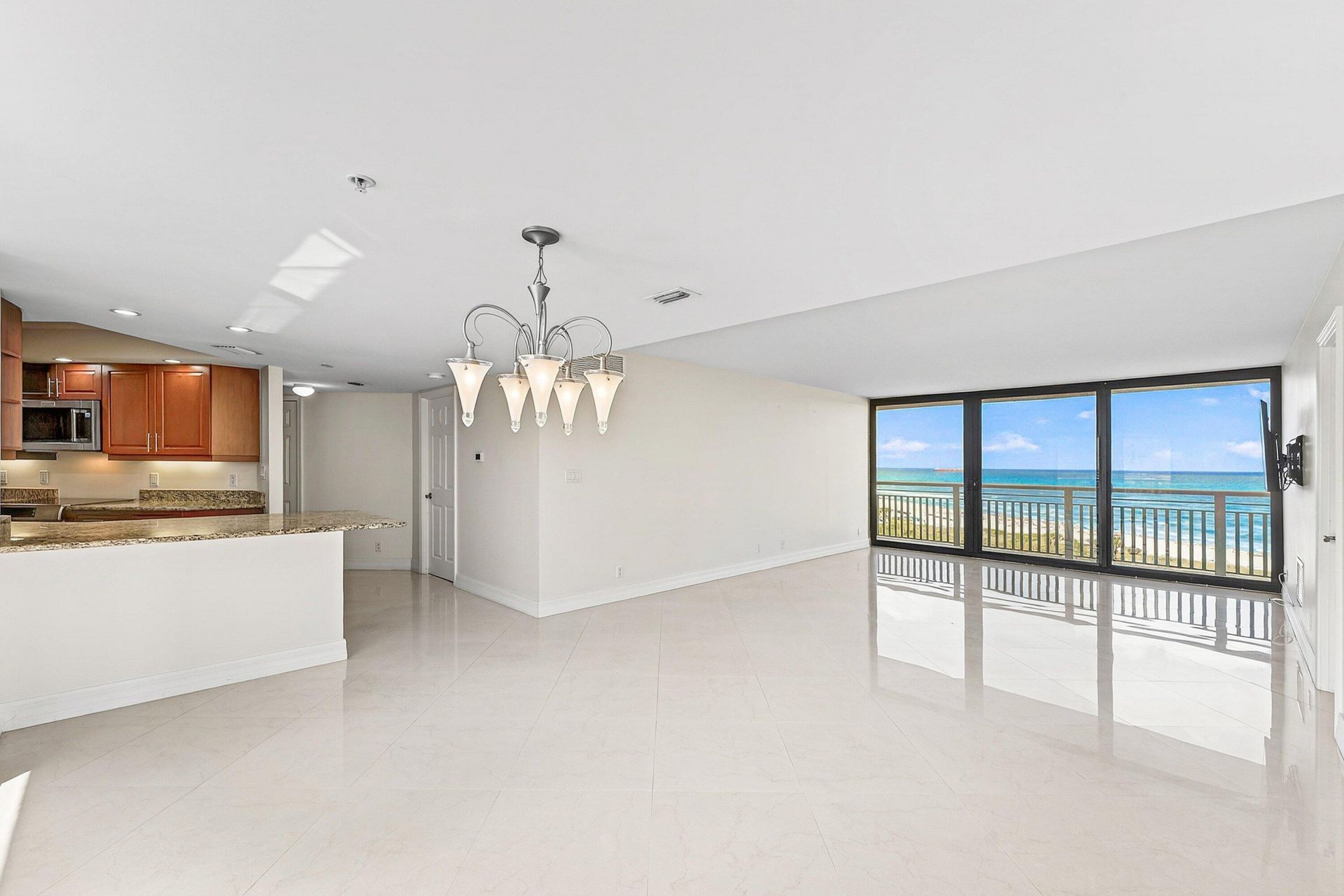 3000 N Ocean Drive, Unit 8-f, Singer Island, FL 33404 Photo